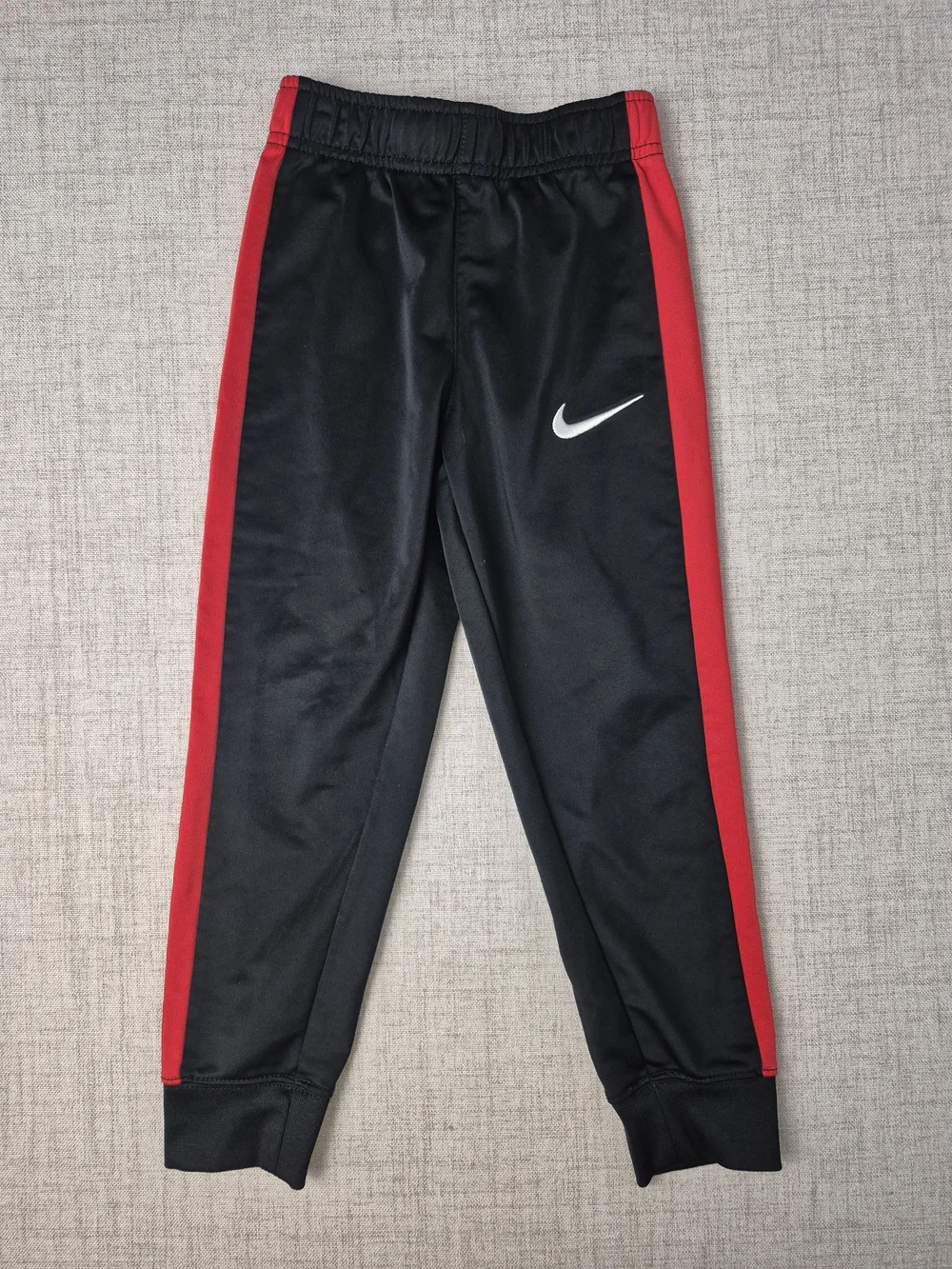 Nike Boys Black Red Tracksuit Set Size 5 4-5T - Picture 9 of 15
